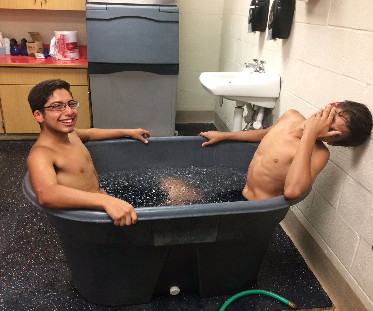DCTrackAndField's tweet photo. #WeAreDCXC #IceBaths π³π
@aimeegolden620 https://t.co/lHfVns38Yg