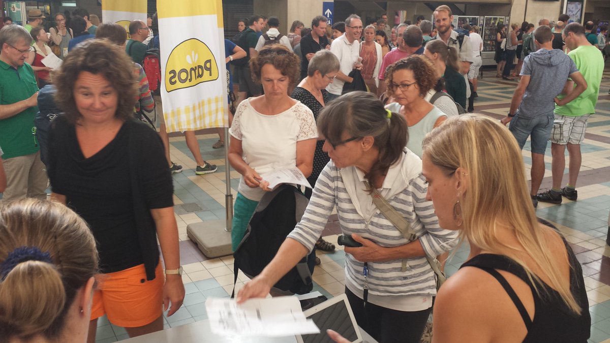 Guy_VD's tweet photo. Vandaag 10000 mensen ontvangen op meerdere events over 5 locaties. Allen geslaagd dankzij topteam. https://t.co/mtnDERVyZR
