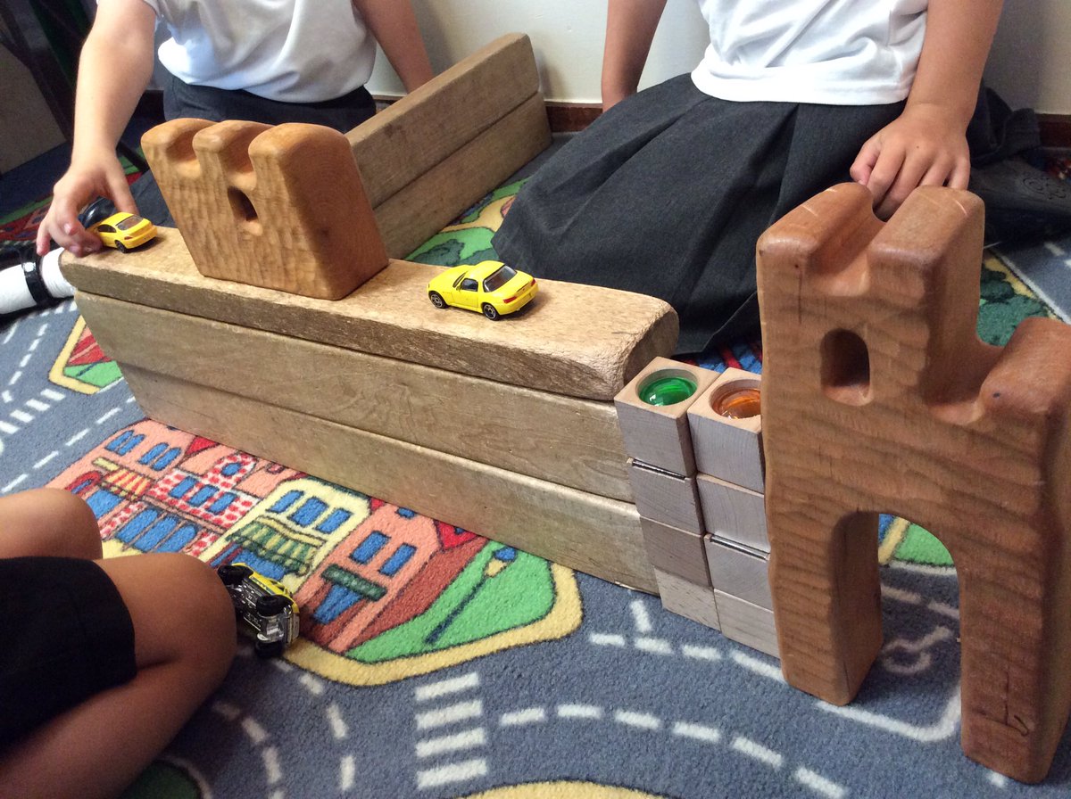 MrsML_Earle's tweet photo. Balancing work and play whilst developing routines in Yr1 @JemmaWatson5 @Battyeford https://t.co/k5ALKWkl9l
