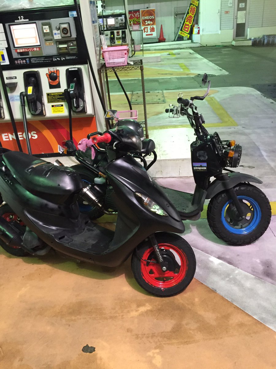 apezoomer's tweet photo. 原付売ります。
手前のSYM売ります
カスタム点は社外メーター、グリップ、ミラー、ホイール塗装
不具合はシート破れ
ブレーキ直しました！
値段は4万です
東京から取りにこれる人限定 https://t.co/LM5iNm4JWG