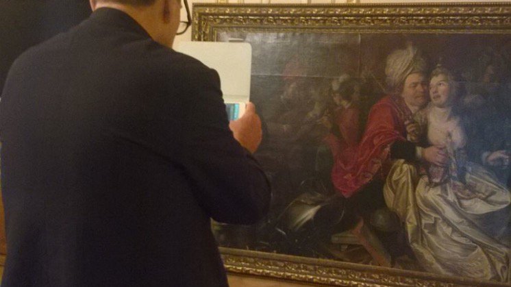 artdetectivestv's tweet photo. Museum Director Ad Geerdink can finally see the paintings #hoorn #lootedart #stolen #museum #embassy #omhoff https://t.co/gpTePQFxGN