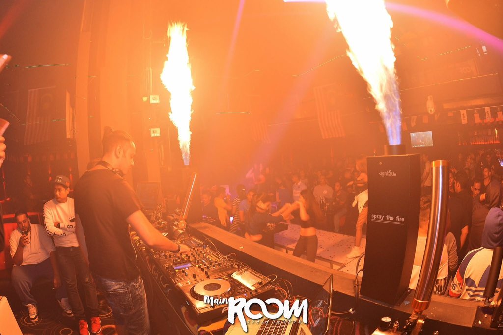 Marwek_dj's tweet photo. 🔥🔥🔥 #kualalumpur #dj #electro #progressive #fire #malesia #malesya #music #producer https://t.co/ltFQb5WYYk