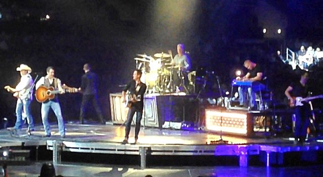 GidgetLvzNascar's tweet photo. What to do after an amazing night of @eastoncorbin concert? ... Re-live it through pictures #ECTouring https://t.co/rCsH2bmITK