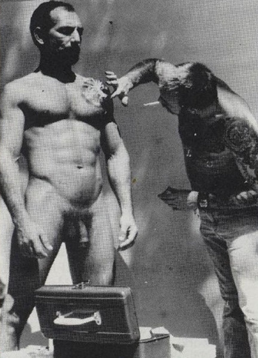 heretikradikal's tweet photo. hand job, for erotic narratives
#CliffRaven, painting tattoos on #ValMartin
1976 #RoyDean in #DrummerMag No 8 https://t.co/6BlNyeugps