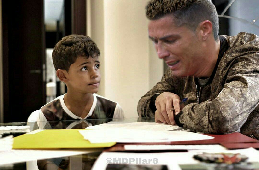 mesiadicta's tweet photo. Hijo que haces?
-Estoy haciendo un trabajo sobre el mejor futbolista
Pues preguntarme hijo
-No papa,es sobre Messi https://t.co/plQeAjjWUR