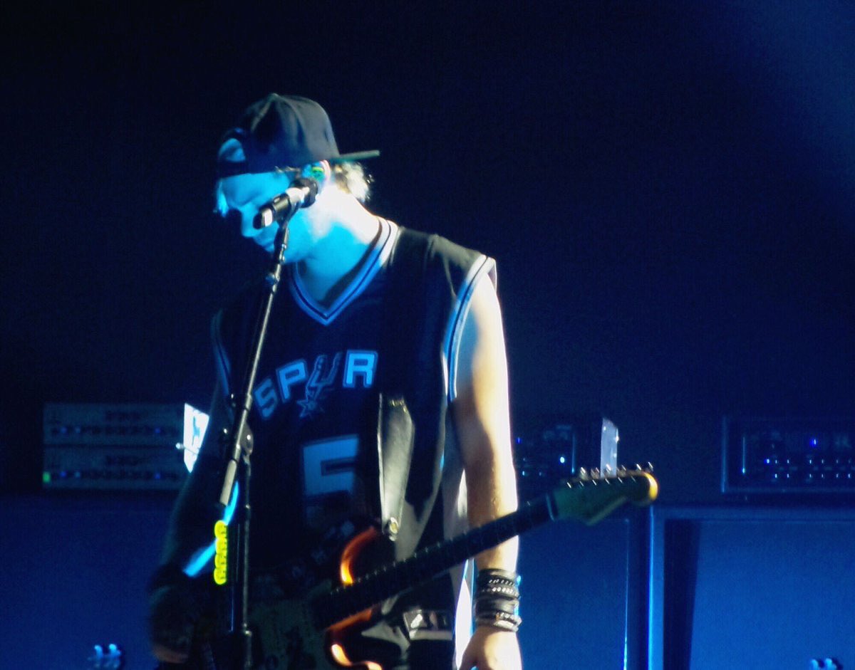 mgcappreciation's tweet photo. MICHAEL STOP MY HEART https://t.co/yEan2OOlkF