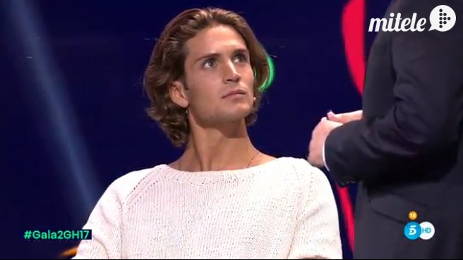 ghoficial's tweet photo. Marc, amigo de Rodrigo: "Rodrigo no se está dejando torear por Adara. Los juegos a veces cansan." #Gala2GH17 https://t.co/RJ4jmWQqR6