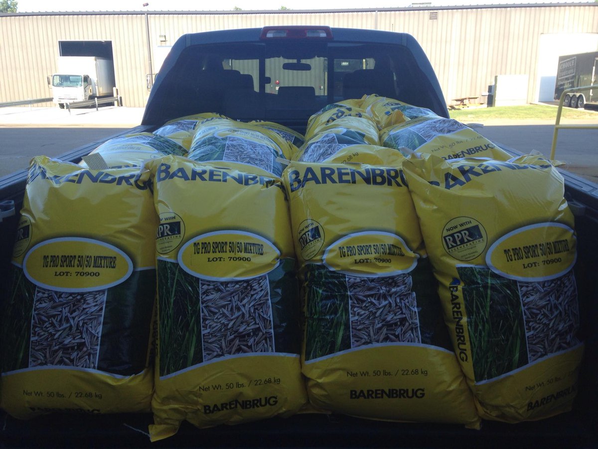 BarenbrugUSA's tweet photo. What could be better than a truck bed full of seed? #RPR #custommixes #plantalegacy https://t.co/W2lhSNDnEY