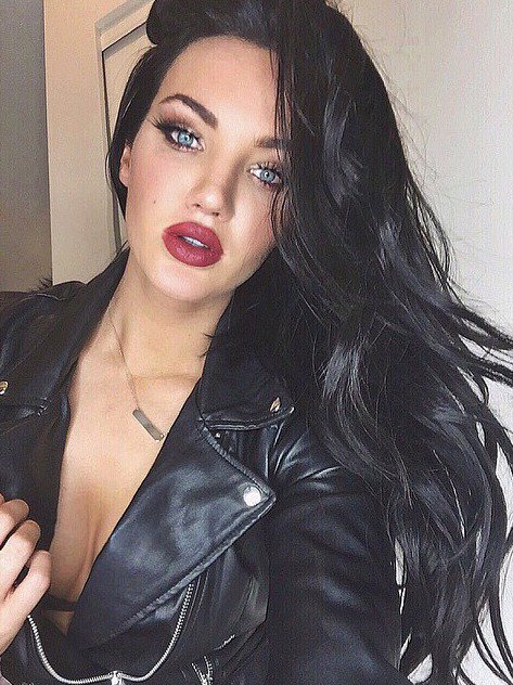 "Not your average hunter." 😎

》Supernatural OC.
》Detailed. 
》Not new to twitter.
》Open to all storylines.
》RT.