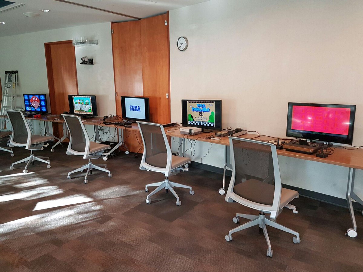 PlatformCalgary's tweet photo. Time to get your retro on! We have all the classics, come test them out!! We are in boardroom 2/3 #Techstock2016 https://t.co/GGgQlbY6HK