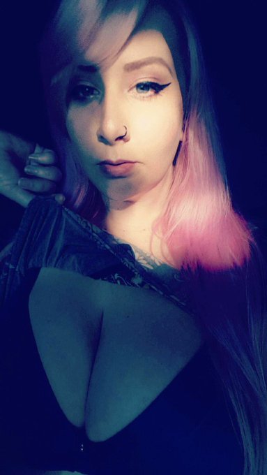 Feeling better today! I'll be on cam later. https://t.co/xXdnMaf7ql