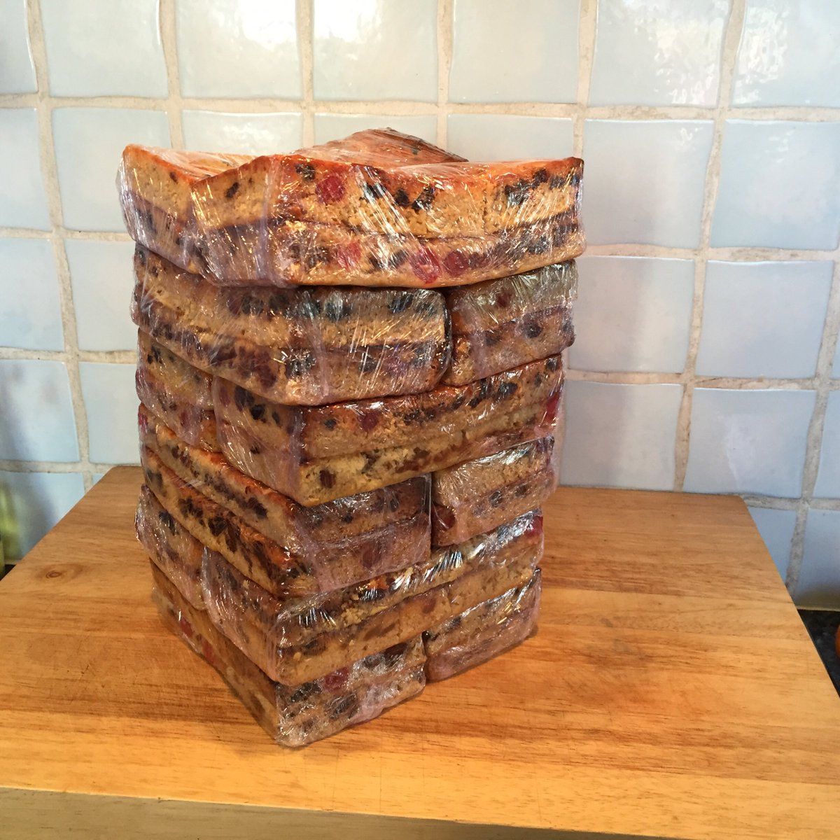 beardy_baker's tweet photo. Is it ever too late in the evening for some #jiffyjenga? #beardybaker #bake #jenga #jiffy #beard https://t.co/9YNtQtb6Br