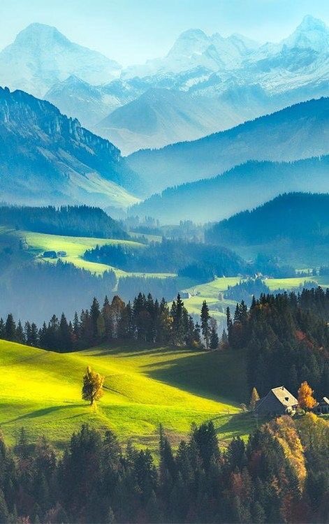 adventurful's tweet photo. Let's take a moment to appreciate how beautiful this world really is 😍 https://t.co/TqQqyqEKTf