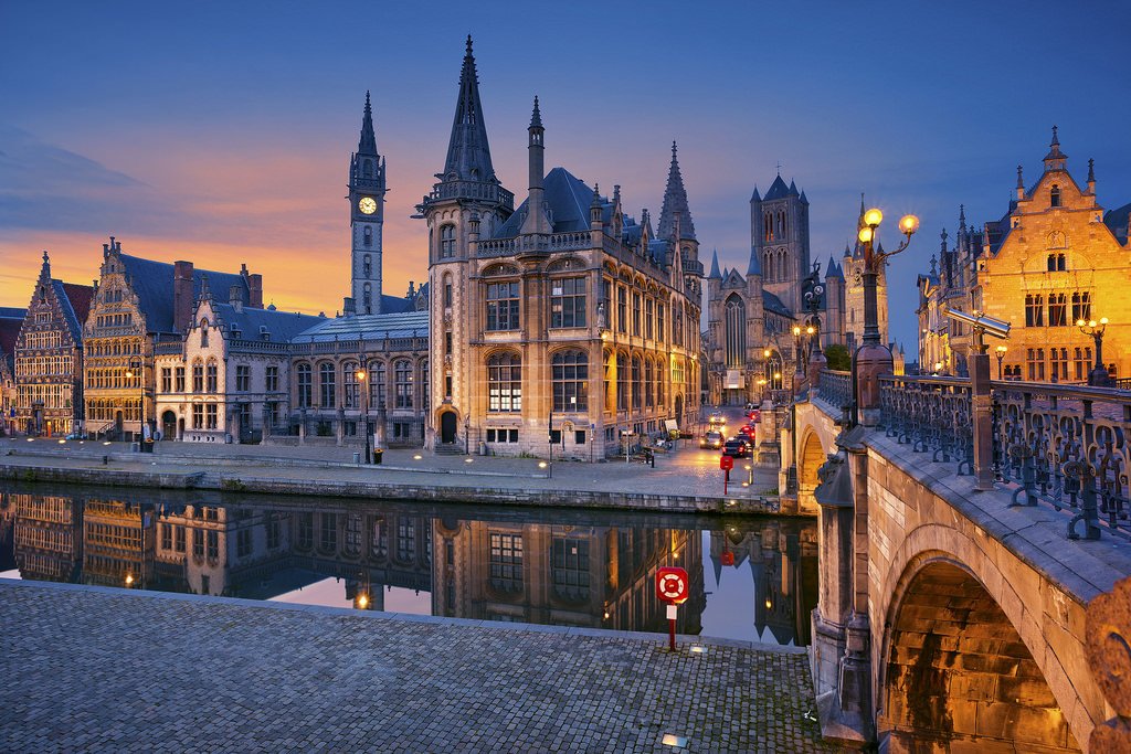 One of the prettiest towns in Belgium, #Gent do you agree? 
Stunning stars edited with <a href="/deluxefx/">London Hacks</a> .