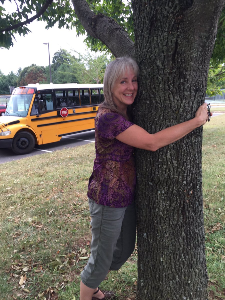 kristyoconnor_'s tweet photo. #onetree #hug2give @AmericanForests @eddiebauer https://t.co/Ap6wd68IwL