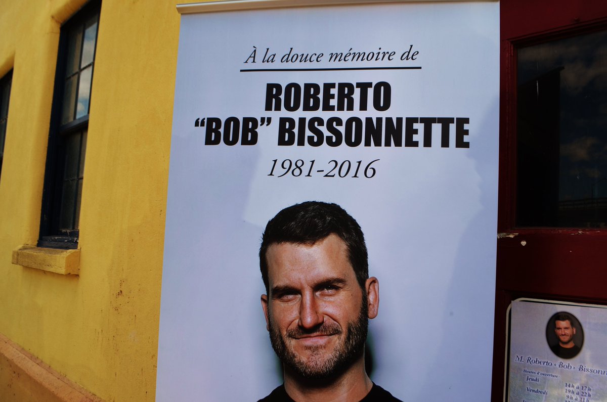 CharlesLalande_'s tweet photo. Chapelle ardente pour le «meilleur gars au monde» https://t.co/RZ1gewFY7p #RIPBobBissonnette https://t.co/EnC9sOrwpu