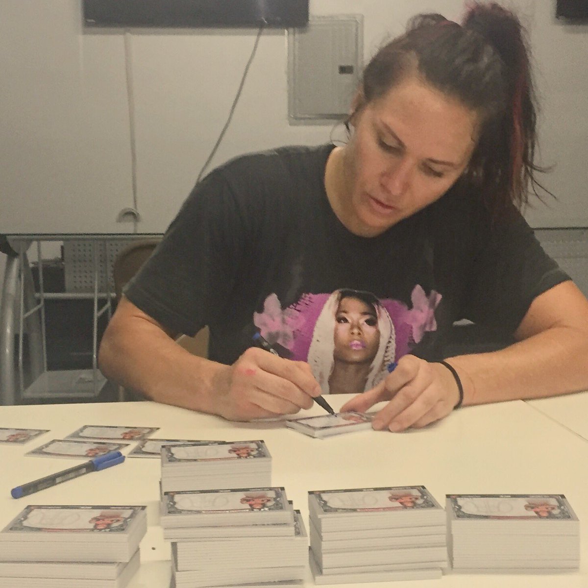 CatZingano's tweet photo. Smashed a bunch of @ToppsShop signatures today. Keep an eye out @UFC fans! #alphacat2016 https://t.co/sVloDrx4SZ