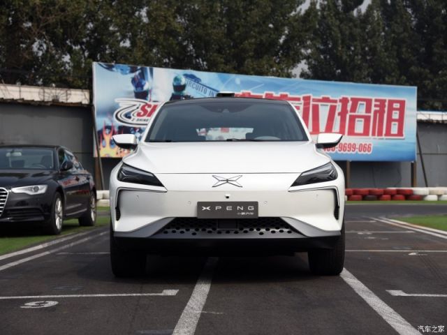 Asiacarfuture's tweet image. The new #XiaoPeng Beta. #Battery featuring power density of 152WH/kg &amp;amp; 300 km per charge. Version 2WD &amp;amp; 4WD.