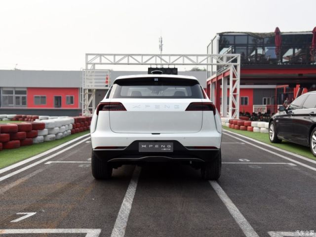 Asiacarfuture's tweet image. The new #XiaoPeng Beta. #Battery featuring power density of 152WH/kg &amp;amp; 300 km per charge. Version 2WD &amp;amp; 4WD.