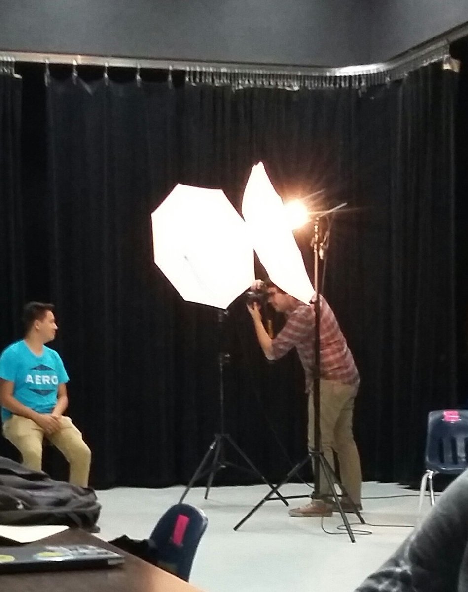 Al3xandra_913's tweet photo. Busy week for @SanEliYearbook #pictureweek #sehsthebest 💪💪 https://t.co/YstUhVdCom