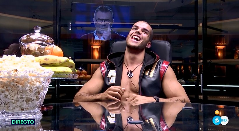 GHmomentazos's tweet photo. #Gala2GH17 ¡La información es poder! Pol verá todas las nominaciones y nominará el último. > https://t.co/XxKwmK9XcI https://t.co/YrDjIffcWY