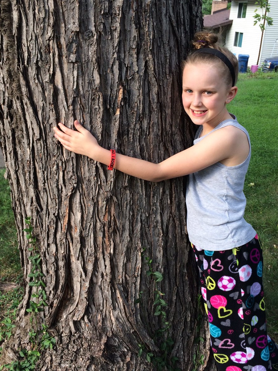 kristyoconnor_'s tweet photo. Oldest O'Connor #onetree #hug2give @AmericanForests @eddiebauer https://t.co/rCzbPl0pSx