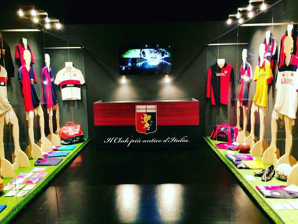 MaglieGenoa's tweet photo. #genoacfc #genova #mostra #portoantico #eroidelcalcio #magliestorichegenoa https://t.co/KOdO3YXS5U