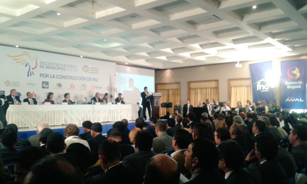 #MunicipiosPorLaPaz Ahora Presidente <a href="/JuanManSantos/">Juan Manuel Santos</a> hace presencia en el Encuentro Nacional de Municipios.