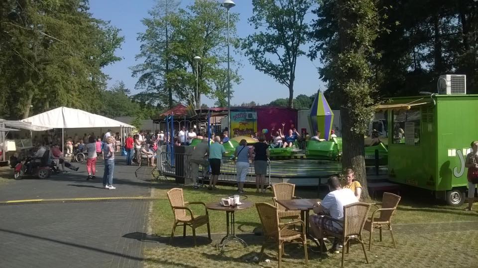 DeGrootVrmshp's tweet photo. @stichtinggoal vanmiddag weer geholpen op kermis van Losserhof zo leuk om te doen #MVO Iedere keer weer een feestje https://t.co/WL6FAqsbW3
