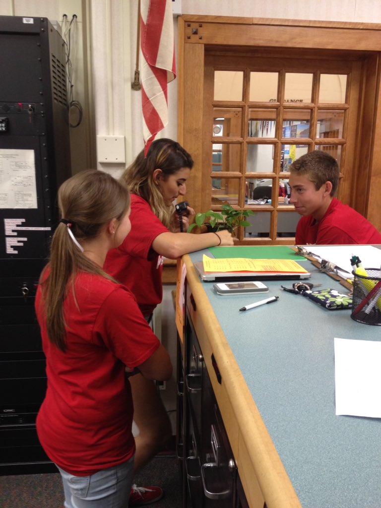 BeachPrincipal's tweet photo. Garnet Gulls help organize Back to School Night. https://t.co/JZhJd3CoLM