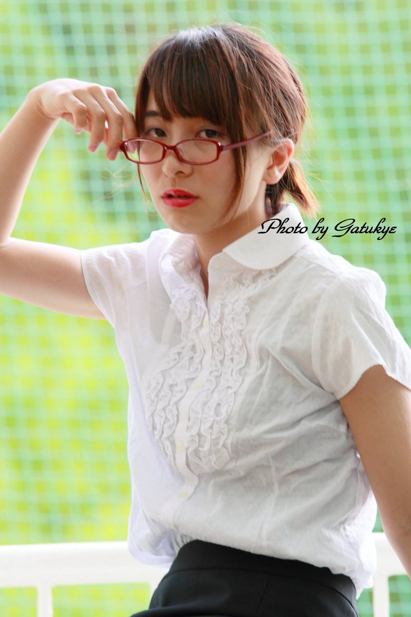 Gatukye ポートレート撮影休止中 赤眼鏡の教師 Model Yun ファインダー越しの私の世界 写真好きな人と繋がりたい 写真撮ってる人と繋がりたい ポートレート 学校 メガネ 先生 T Co Nnp0nxbggr Twitter