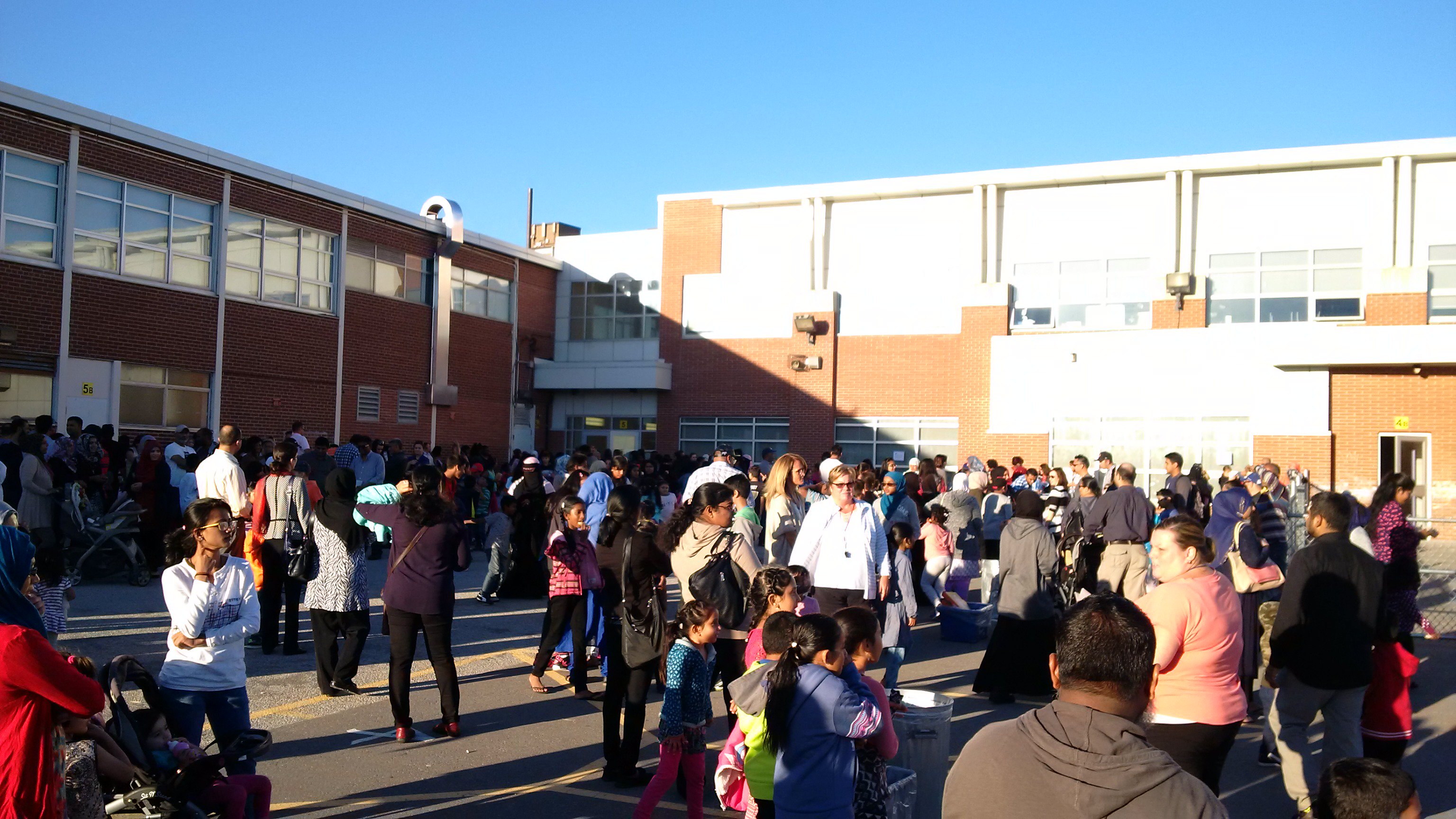 Cornell Jr Ps Na Twitteru Amazing Turnout At Our Meet The Teacher Evening So Many Students And Parents Excited To Visit Classrooms Tdsb T Co Ensq9uhgjj Twitter