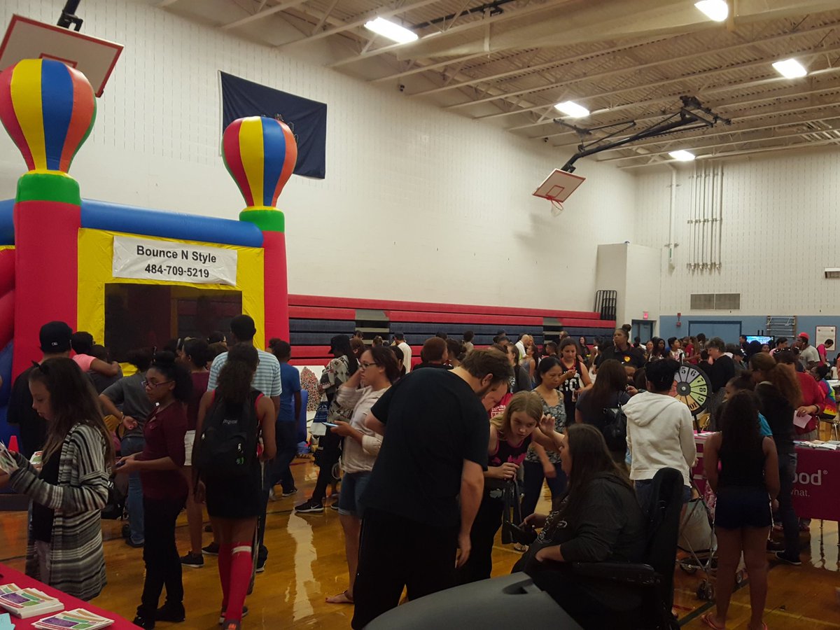 mansav14's tweet photo. Back to school Meet the Teacher Carnival in full effect at Southern Middle.
#RSDProud 
#southernrocks https://t.co/mUySh13RvC