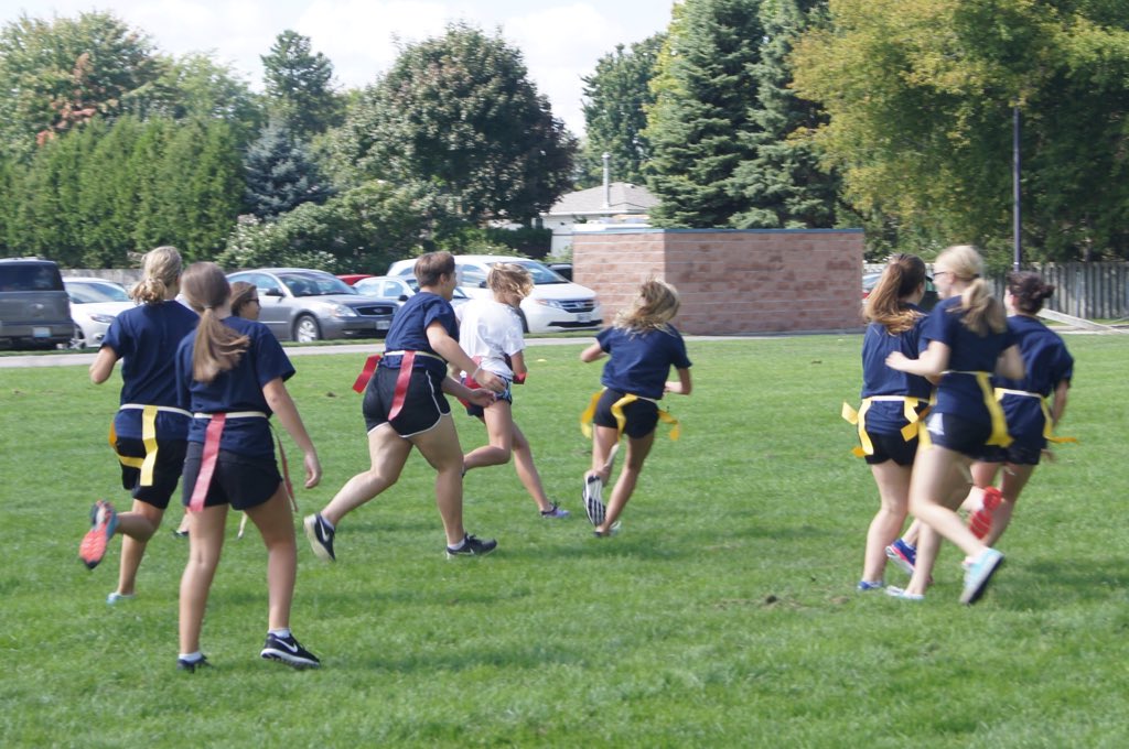 LdnChristianH's tweet photo. 1/2 Mr.Lise's PE class enjoying the beautiful fall weather in #ldnont with #flagfootball. #learningatLDCSS https://t.co/TSPkUApEoU