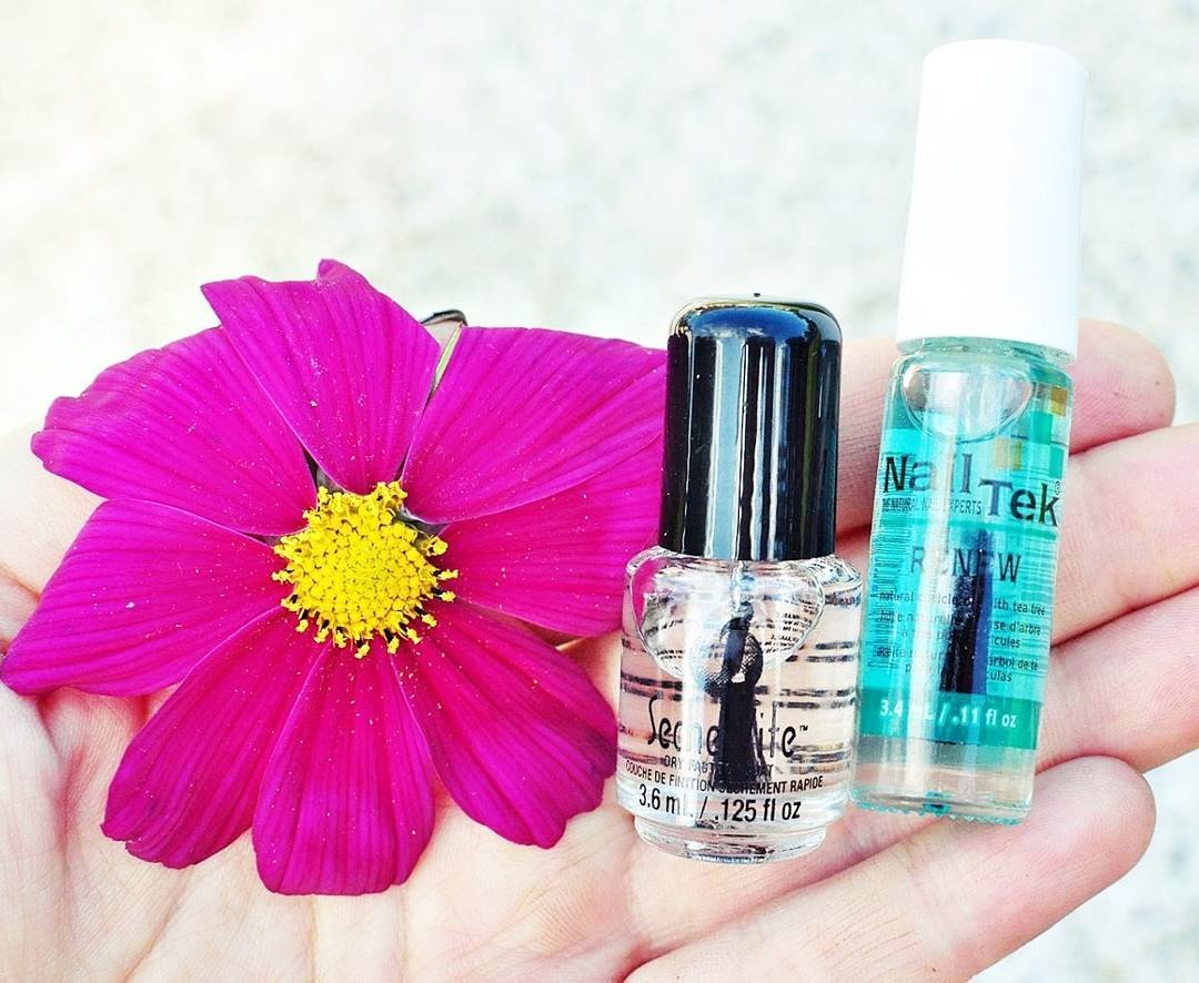 NailTekOfficial's tweet photo. The ingredients for marvelous #naturalnails: a great top coat and Renew Cuticle Oil.
#nailtek #nailcare https://t.co/tT6Gnkk2PA