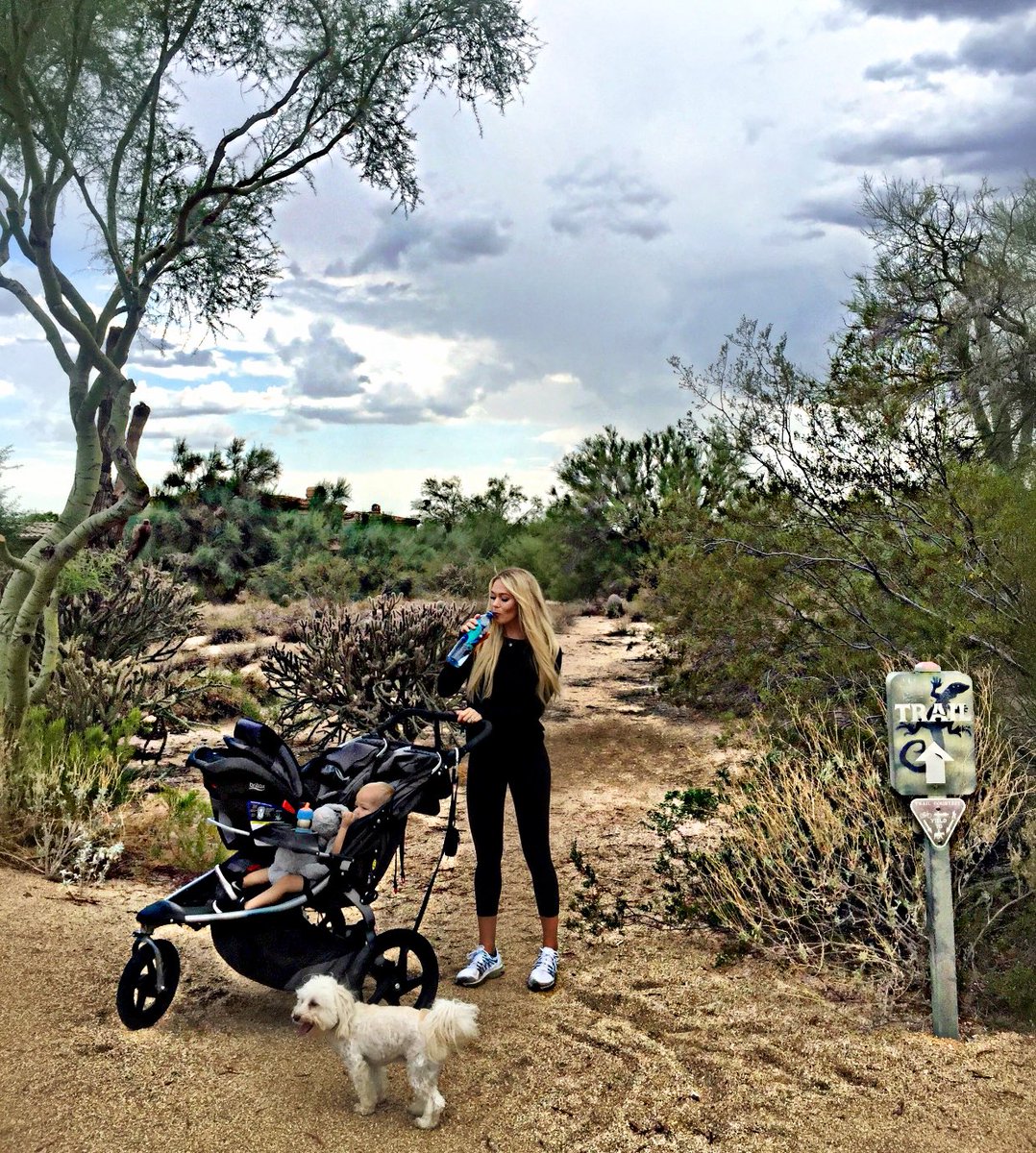 barkleybritt's tweet image. With our active lifestyle and two boys, the B.O.B STROLLER is the best! We love our #Bobstroller