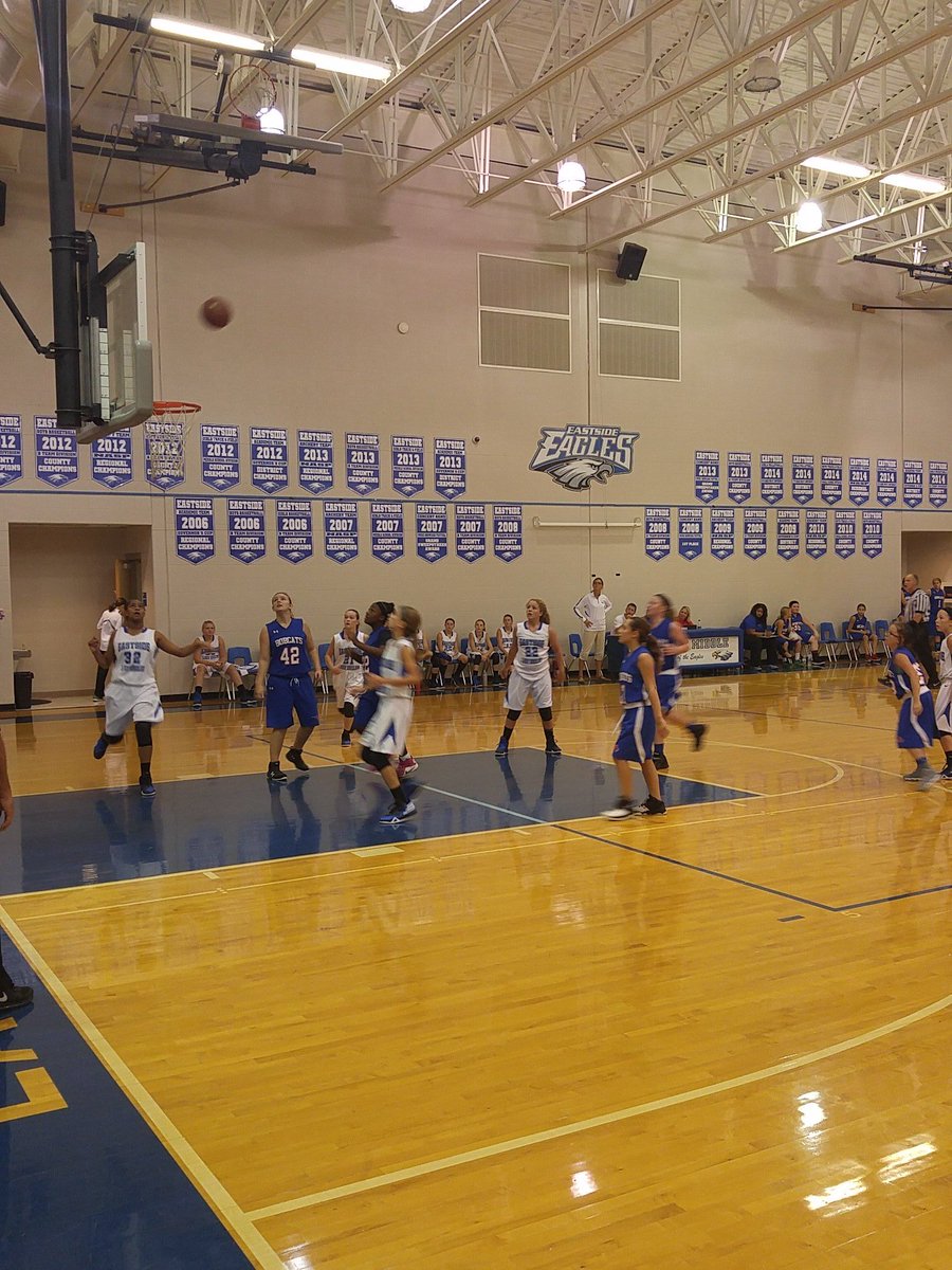 Basketball action vs. Bullitt Lick