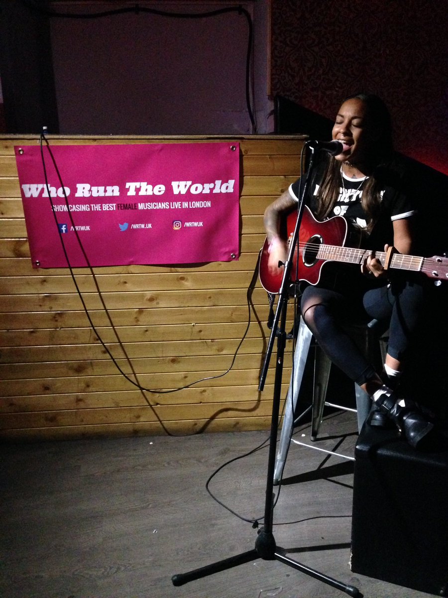 thatbethwhite's tweet photo. Finally at @MuseSoho we have the awesome @jadaface101 ππΆππ #womeninmusic #lgbtq #musesoho #whoruntheworld https://t.co/KrNDkIgQDQ