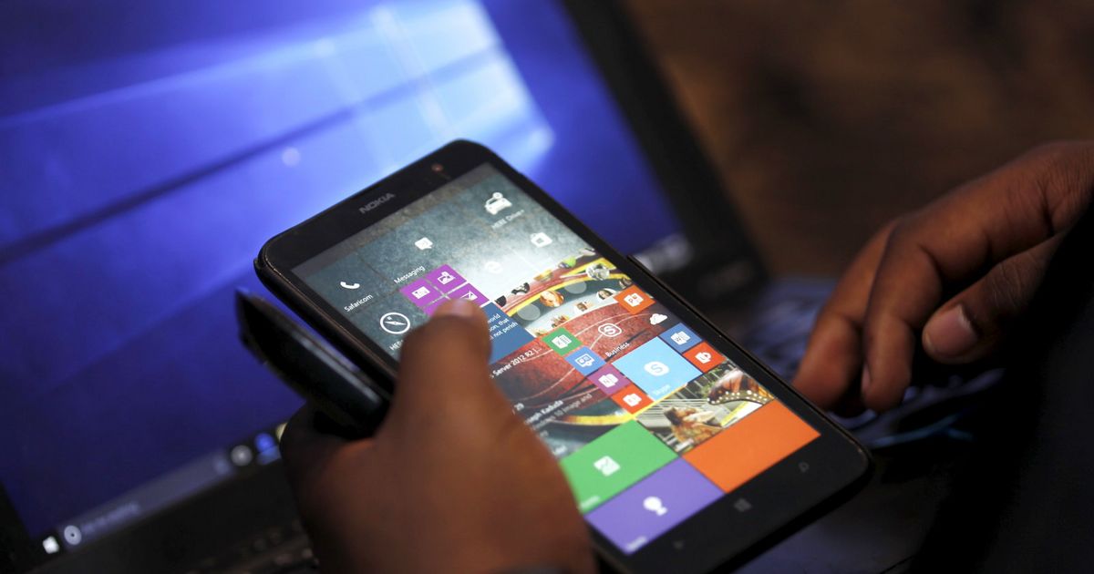 engadget's tweet image. Microsoft brings third-party desktop apps to the Windows Store engt.co/2czpxfP