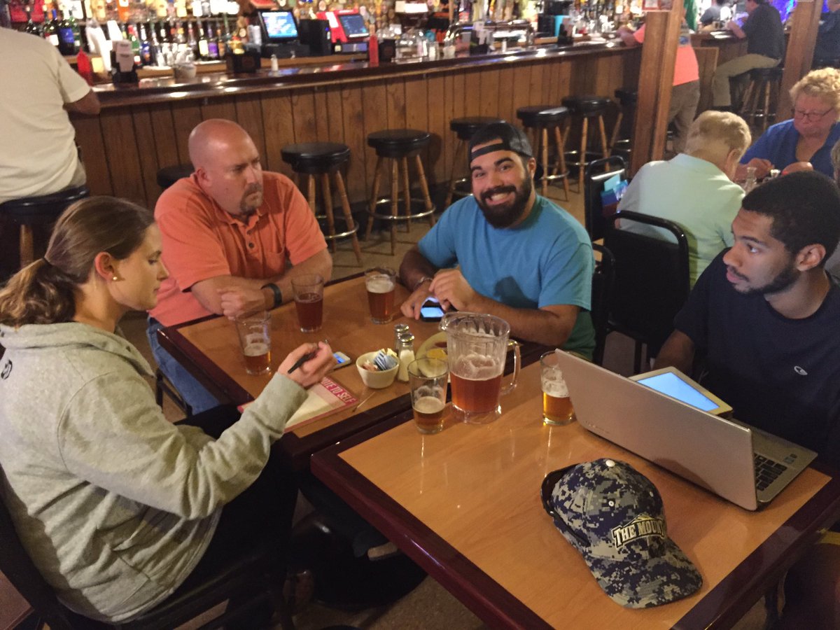 MSMUBrewingClub's tweet photo. Enjoying some craft beers at the weekly meeting! Big things to come for the #BrewCrew #TheMount #Otts https://t.co/VLy7xhSEPH