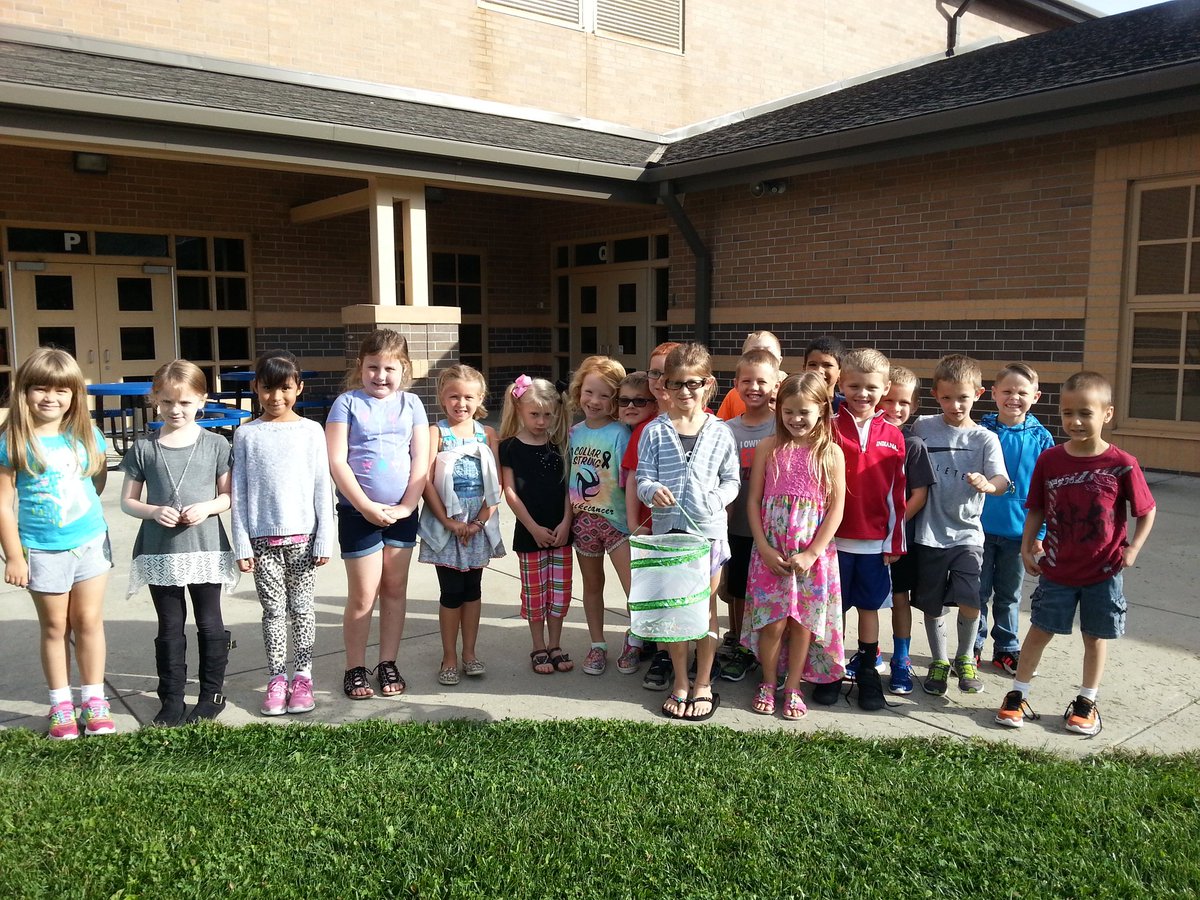 SBaitz's tweet photo. Releasing our last 2 monarch butterflies #hatchingmonarchs https://t.co/OEkHsusOv4