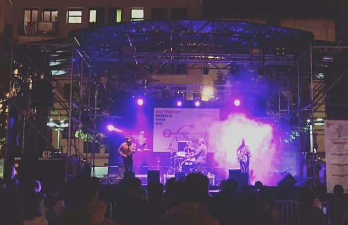 pantaleomusic's tweet photo. Curt però intens! @MercatMusicaVic ens veu créixer un any més amb @casesdelamusica @IMeMineOfficial @Mosquito_Garito https://t.co/HmYSQUFb7n