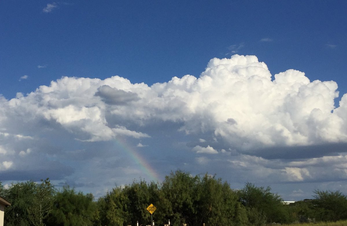 SaldivarN80's tweet photo. #rainbow #CloudSec2016 @HeatwaveKGNS Laredo @MeteoroTamps @abimaelsalas https://t.co/m8Rv91rZ4H