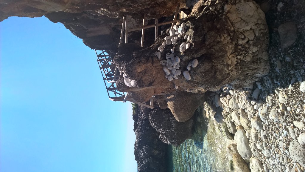 PoppyGinger1's tweet photo. Paradise island #secretbeach #nofilter #Kefalonia #Skala #purewaters #glassclear #paradise https://t.co/vaK5OQUcsO