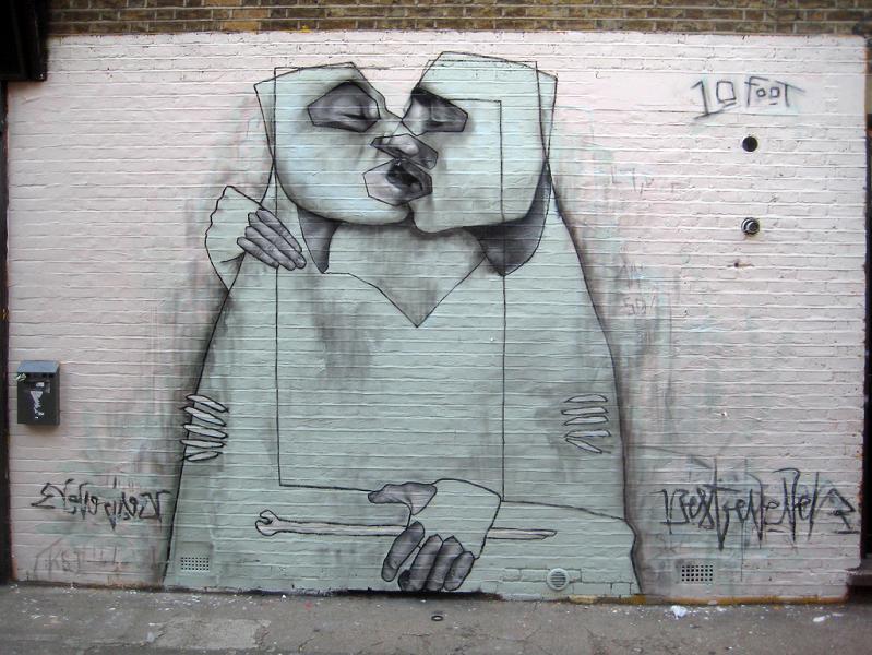 moutonfred's tweet photo. Two people kissing street art Awesome #StreetArt by #BestEver https://t.co/y6lpc3fn9E
