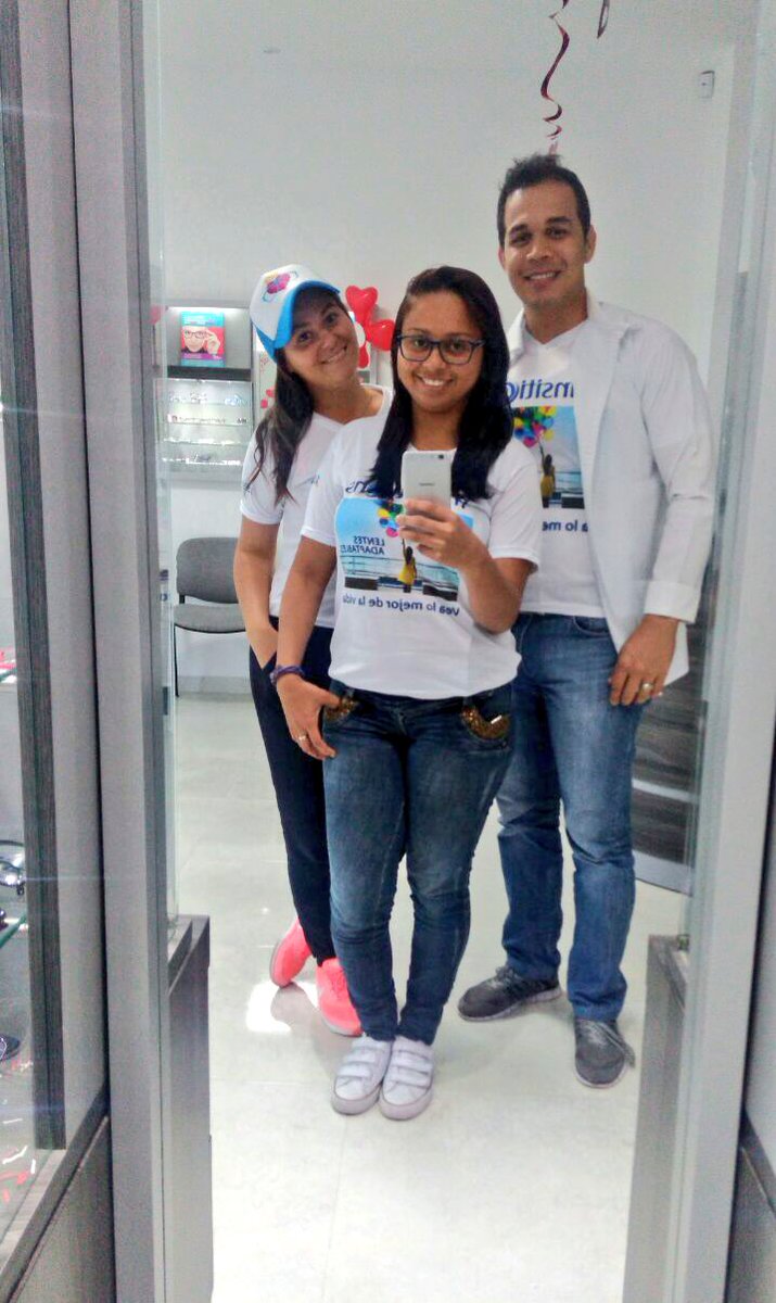sdopticas's tweet photo. Equipo de trabajo Sd Opticas Soledad!!#transitionsweek #conDios https://t.co/kcxCksRbq6