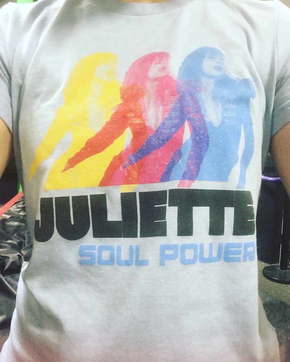 GuitarPickArt's tweet photo. My new favorite shirt 💛❤️💙 @JulietteLewis #soulpower #juliette #juliettelewis #music #tshirt #JLUSTOUR https://t.co/IFU2jIyqoD