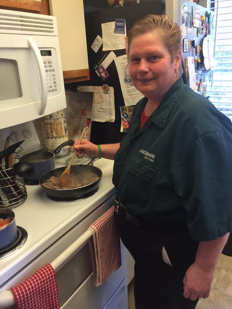 ABLEocCA's tweet image. Check out Wendy making her dinner! #assistingbetterlifeexperiences #disabled #disabilities #bornthisway