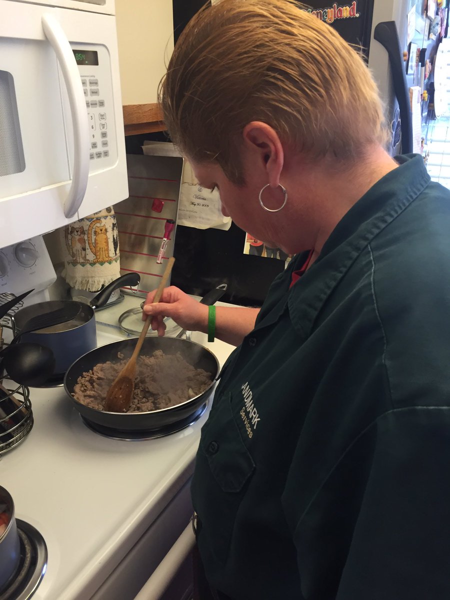 ABLEocCA's tweet image. Check out Wendy making her dinner! #assistingbetterlifeexperiences #disabled #disabilities #bornthisway