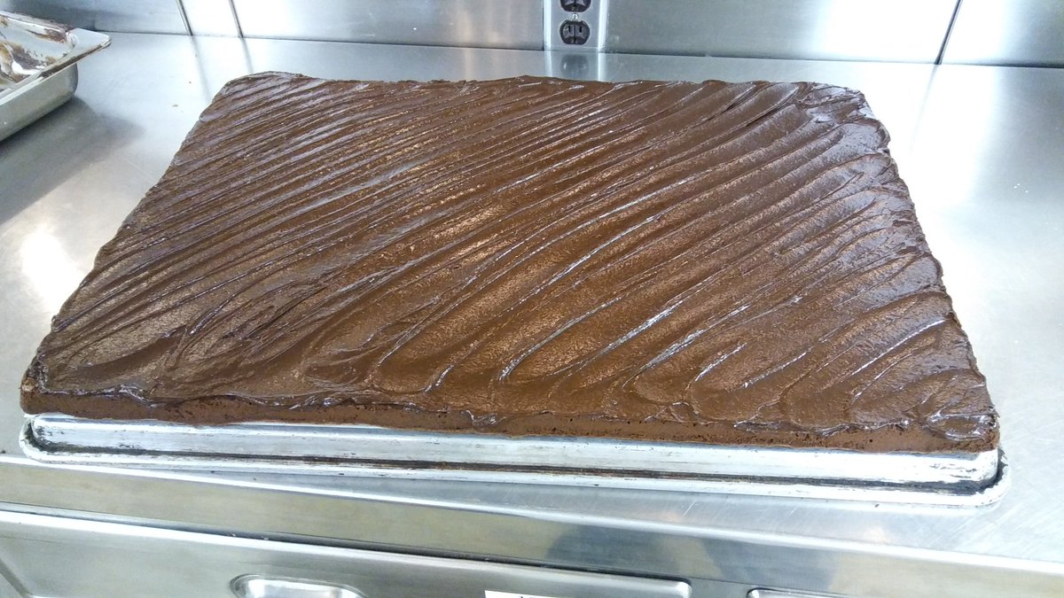 tastierinTEXAS's tweet image. Look at the whole sheet brownie. #itstastierintexas #chefintrainning @EngramWitt